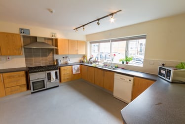 8 bed house, Victoria rd, Hyde park, Leeds, LS61DS - Image 5