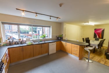 8 bed house, Victoria rd, Hyde park, Leeds, LS61DS - Image 6