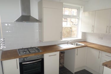 3 bed house, Dronsfield rd, Irlams o' th' height, Salford, M67FN - Image 2