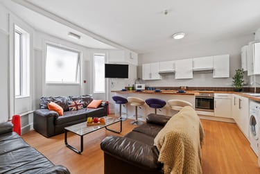 8 bed house, Bedford Terrace, North hill, Plymouth, PL48EY - Image 1