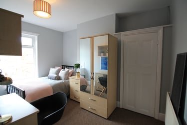 6 bed house, Marshall Street, Newland avenue, Hull, HU53DA - Image 1
