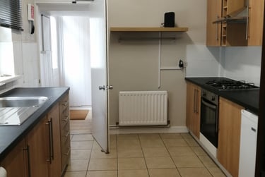 6 bed house, Drummond Street, Whitmore reans, Wolverhampton, WV14AQ - Image 2
