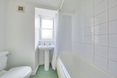4 bed house, Hawks Road, Kingston upon thames, Kingston, KT13DS - Image 2