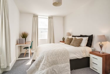 6 bed house, Trematon Terrace, City Centre, Plymouth, PL46QS - Image 1
