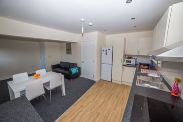 5 bed flat, Deacon House, Near university, Leicester, LE27EF - Image 2
