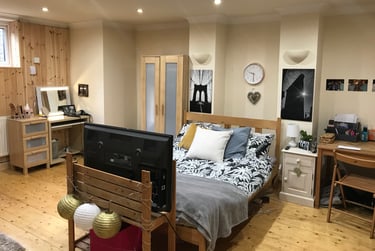 8 bed house, Woodland park road, Headingley, Leeds, LS62AZ - Image 1