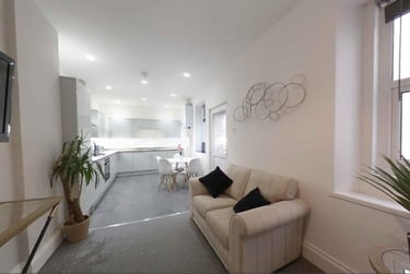 6 bed house, Trematon Terrace, Mutley, Plymouth, PL46QS - Image 2