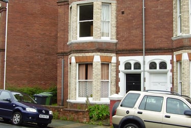 6 bed house, Queens Crescent, City Centre, Exeter, EX46AY - Image 1