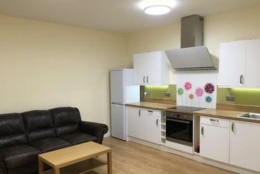 2 bed flat, Mutley Plain, Mutley, Plymouth, PL46LD - Image 1