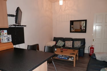 4 bed flat, Whitehall Street, City centre, Dundee, DD14AF - Image 4