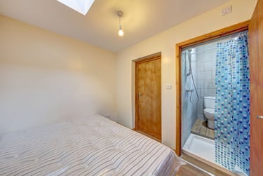 1 bed flat, 67B Park Road, Near university, Kingston, KT26DE - Image 1