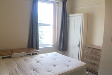 6 bed house, Greenbank Avenue, Lipson, Plymouth, PL48PS - Image 2