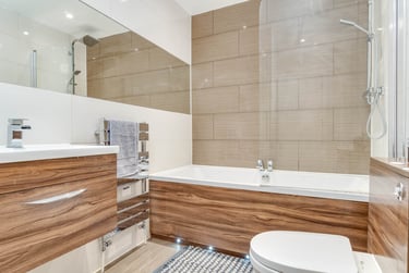 2 bed flat, The Crescent, City centre, Plymouth, PL13AB - Image 2