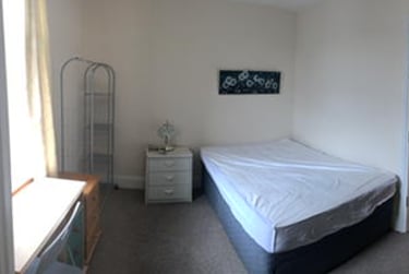 2 bed flat, Evelyn Place, Near university, Plymouth, PL46HL - Image 2