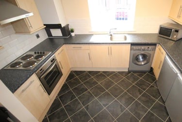 3 bed flat, Ainsley Court, Ainsley Road, Crookes, Sheffield, S101EU - Image 2
