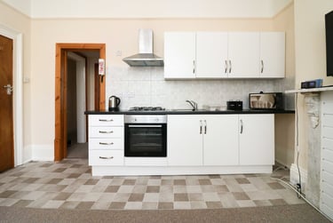 2 bed house, Evelyn Place, Near university, Plymouth, PL46HL - Image 2