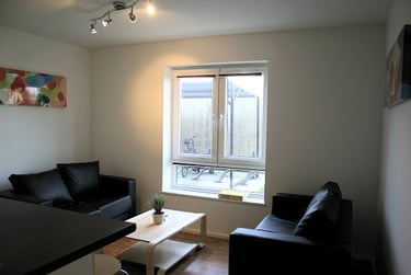 5 bed flat, Gwennyth Street, Cathays, Cardiff, CF244PH - Image 1