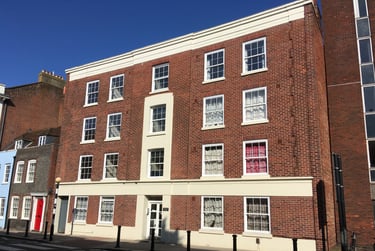 2 bed flat, High Street, Near university, Portsmouth, PO12HS - Image 1