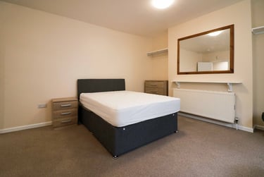 2 bed house, Evelyn Place, City Centre, Plymouth, PL46HL - Image 2