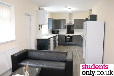 6 bed house, Gresham Road, Near university, Middlesbrough, TS14LJ - Image 1