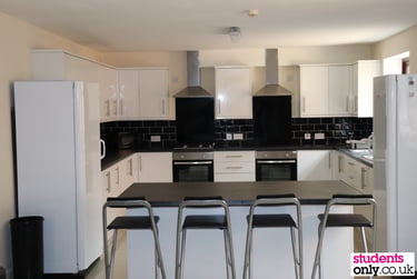 7 bed house, Gresham, Near university, Middlesbrough, TS14LJ - Image 1