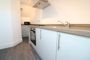 1 bed studio, Cheltenham Place, Mutley plain, Plymouth, PL47DZ - Image 3