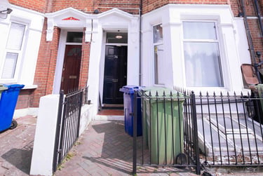 2 bed flat, Valmar Road, Camberwell, London, SE59NG - Image 1