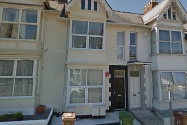 3 bed flat, Abingdon Road, City Centre, Plymouth, PL46HZ - Image 1