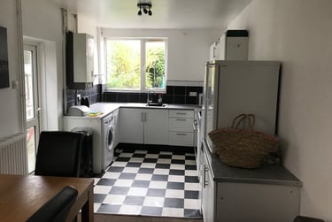 5 bed house, Orchard Road, City Centre, Portsmouth, PO40AB - Image 1