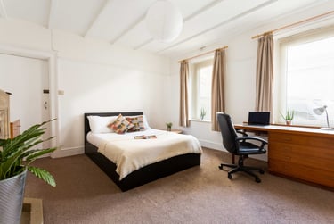 1 bed studio, Houndiscombe Road, Mutley, Plymouth, PL46HQ - Image 2