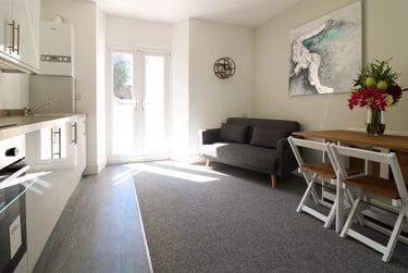 3 bed flat, Cheltenham Place, Mutley, Plymouth, PL47DZ - Image 4