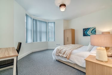 1 bed flat, The Crescent, City Centre, Plymouth, PL13AB - Image 3