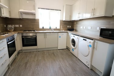 6 bed house, Diamond Avenue, Greenbank, Plymouth, PL48QD - Image 2