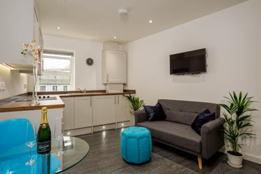 3 bed flat, 3 Whimple Street, City Centre, Plymouth, PL12DH - Image 1