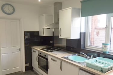 4 bed house, Burns Street, Abington, Northampton, NN13QE - Image 1