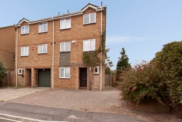 6 bed house, McWilliam Close, Talbot village, Bournemouth, BH125HP - Image 1
