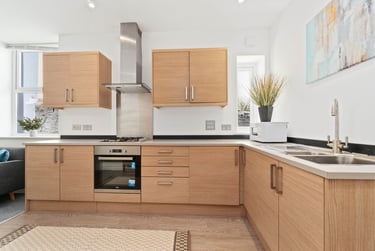 3 bed flat, Alexandra Road, Mutley, Plymouth, PL47EE - Image 2
