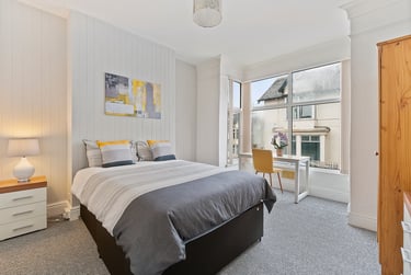 3 bed flat, Alexandra Road, Mutley, Plymouth, PL47EE - Image 1