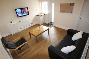 3 bed flat, Ecclesall Road, Ecclesall, Sheffield, S118PF - Image 1