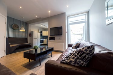 6 bed house, Cedar Grove, Fallowfield, Manchester, M146YF - Image 1