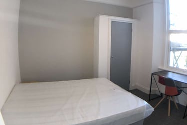 2 bed flat, Ermington Terrace, Mutley, Plymouth, PL46QG - Image 3