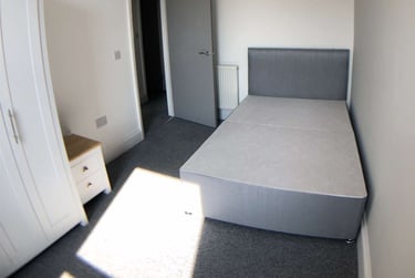 2 bed flat, Ermington Terrace, Mutley, Plymouth, PL46QG - Image 4