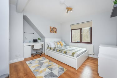 6 bed house, Westferry Road, E14, London, E143AG - Image 1
