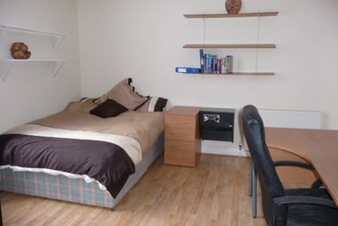 4 bed house, Hartley Avenue, Woodhouse, Leeds, LS62LW - Image 2