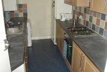 5 bed house, Kings road, Hyde Park, Leeds, LS61NU - Image 4