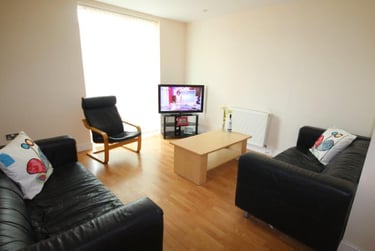 6 bed house, Broom street, City Centre, Sheffield, S102DA - Image 1