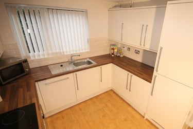 4 bed house, Gloucester street, Near university, Sheffield, S102FS - Image 1