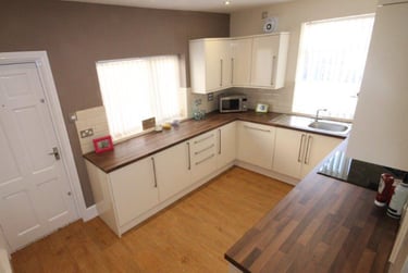 6 bed house, School road, Crookesmoor, Sheffield, S101GL - Image 1