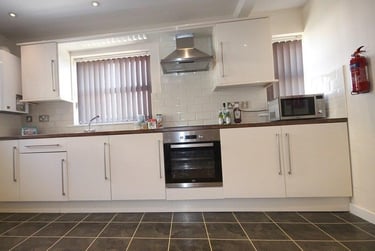 3 bed flat, Bower road, Crookes, Sheffield, S101ER - Image 1