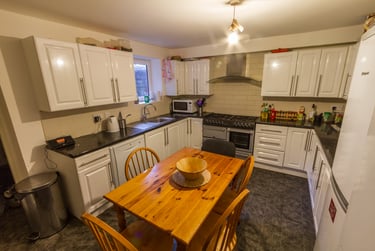 6 bed house, Queens road, Hyde park, Leeds, LS61HU - Image 2